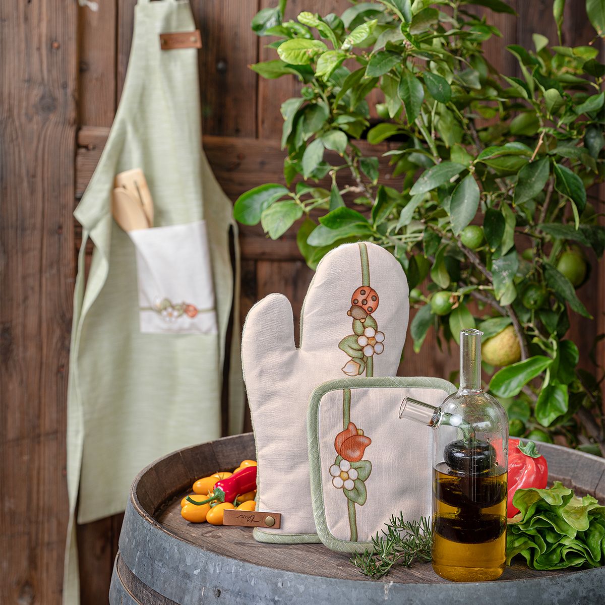 Set presina, guantone, grembiule con scatola Country Bloom THUN